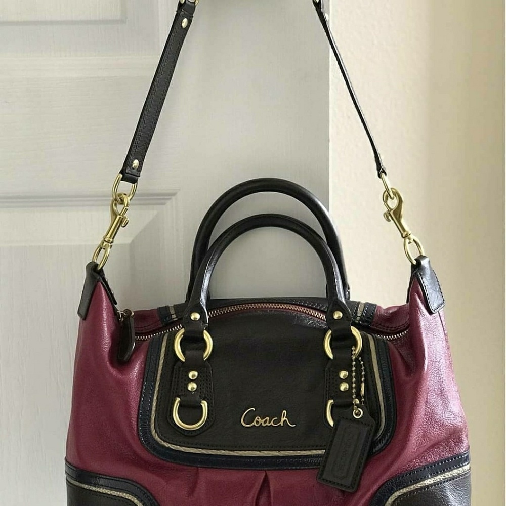 Gorgeous Coach Purse